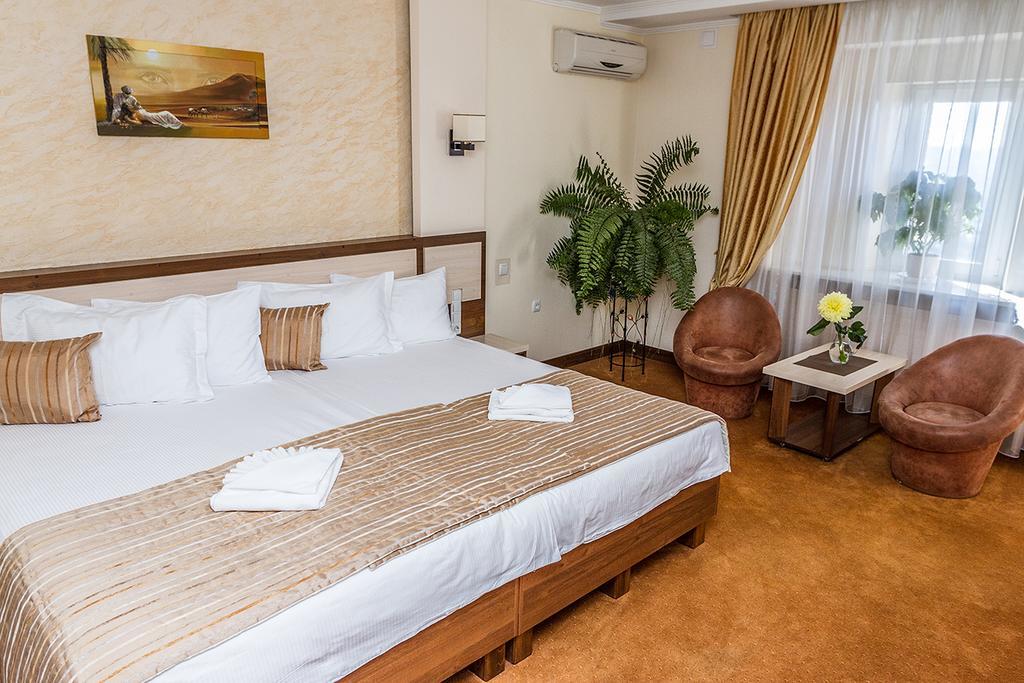 7 Sky Hotel Klinicheskaya Street  Kiew Exterior foto