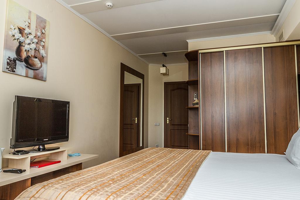 7 Sky Hotel Klinicheskaya Street  Kiew Exterior foto