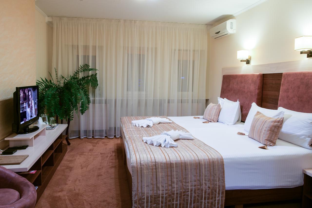 7 Sky Hotel Klinicheskaya Street  Kiew Exterior foto