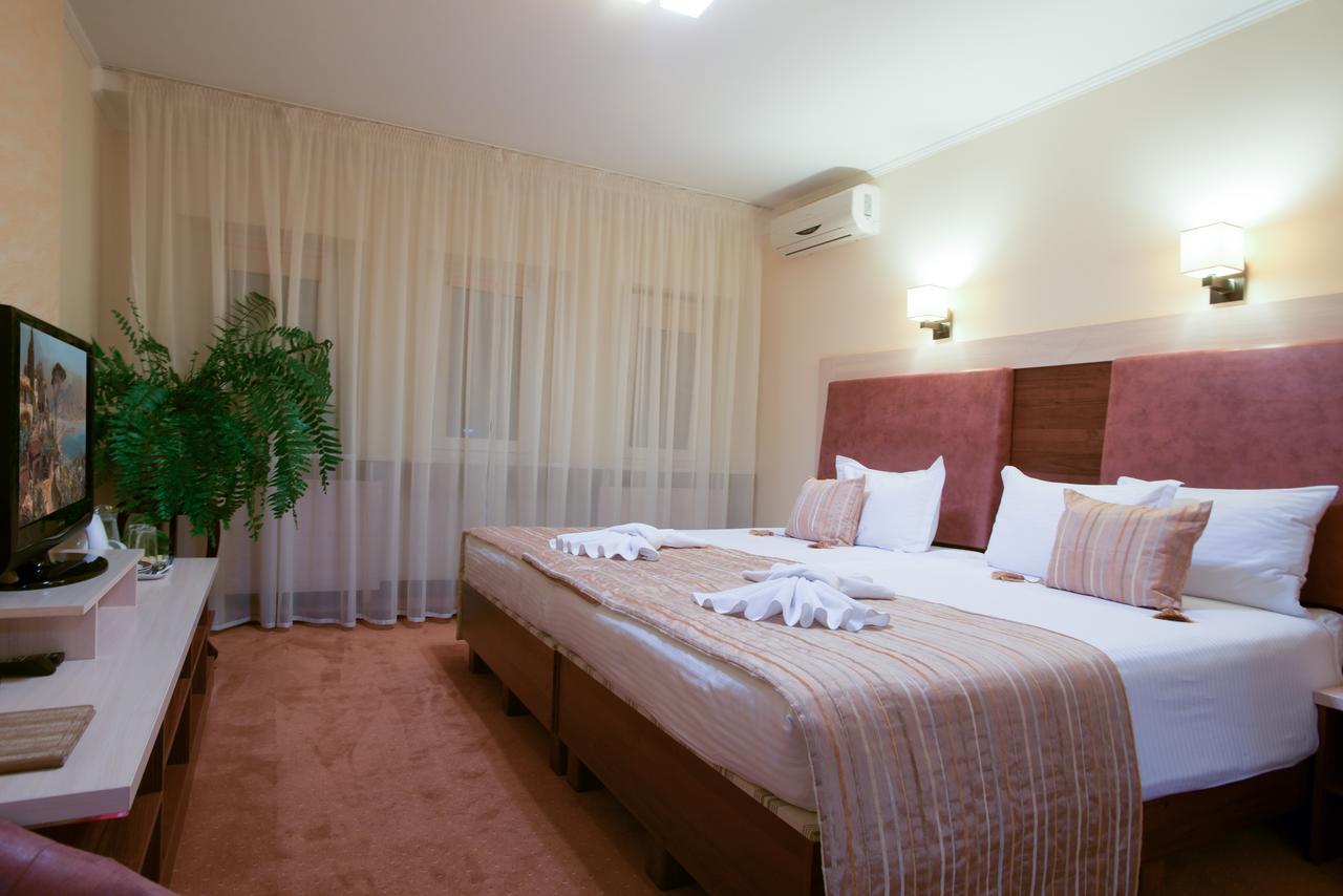 7 Sky Hotel Klinicheskaya Street  Kiew Exterior foto